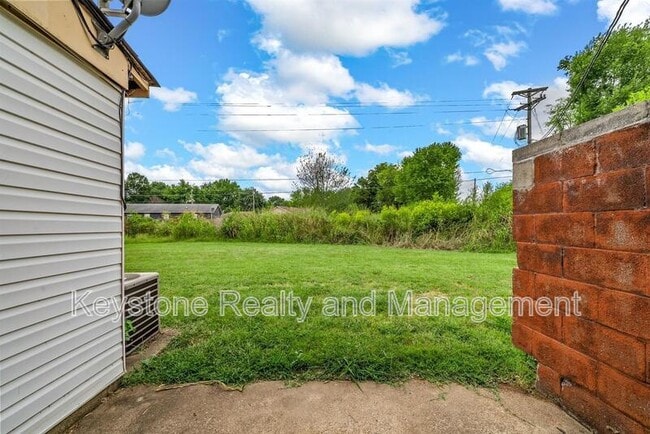 Building Photo - 1070 Pembroke Oak Grove Rd