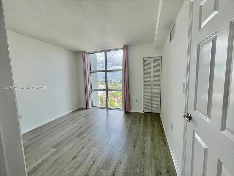 Building Photo - 900 SW 8th St