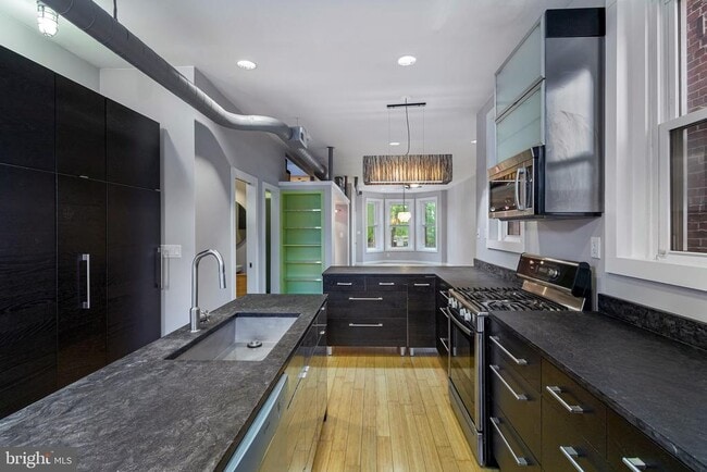 Building Photo - 1311 East Capitol St SE