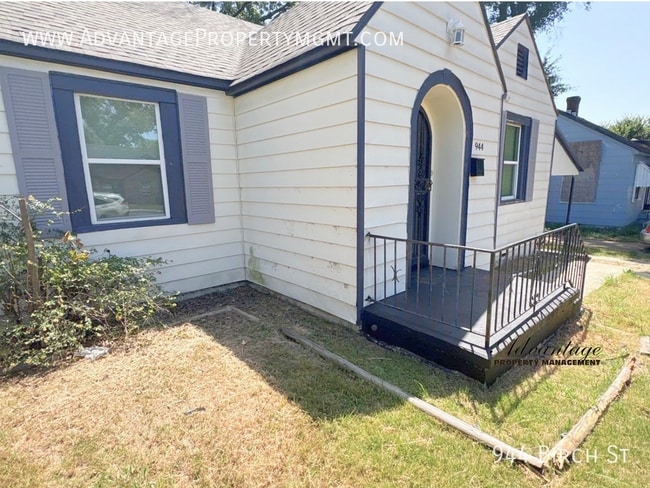Building Photo - 944 Birch St