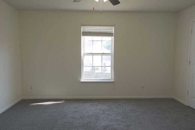 Building Photo - 6857 Maywood Cir