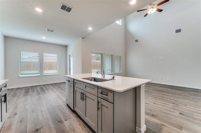 Building Photo - 1600 Bleriot Ct