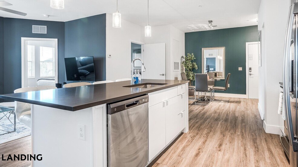 Building Photo - 4950 W Prescott St