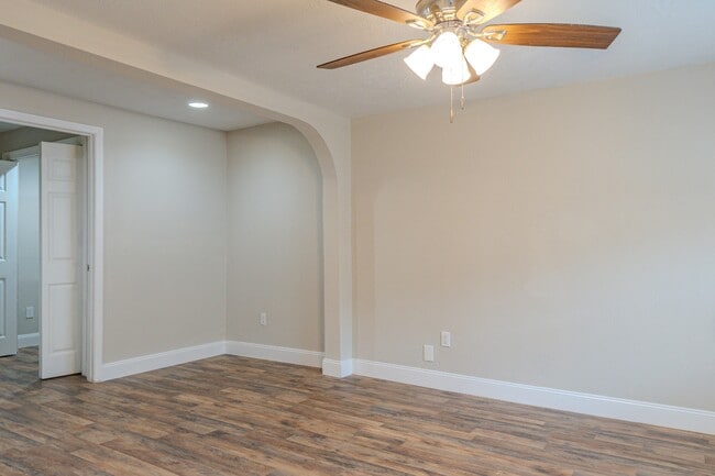 Building Photo - 129 W Church St