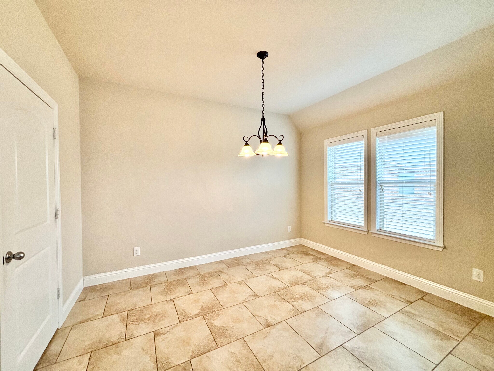 Building Photo - 3010 Sweetwater Trl