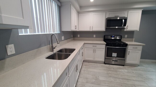 Building Photo - 32(839)