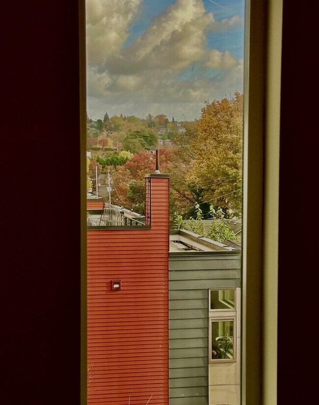 Building Photo - Beacon Hill Townhouse