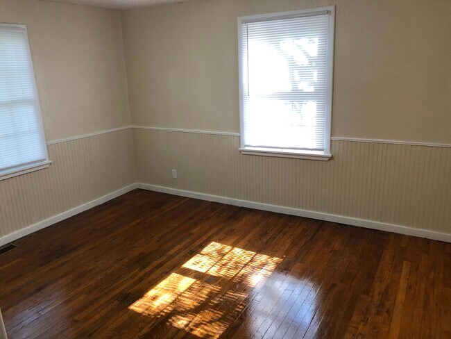 Building Photo - Single Family House For Rent - Newly Remod...