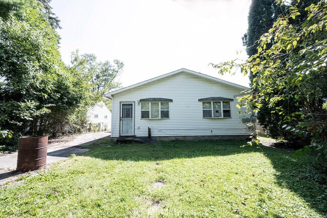 Building Photo - 3748 N Hawthorne Ln