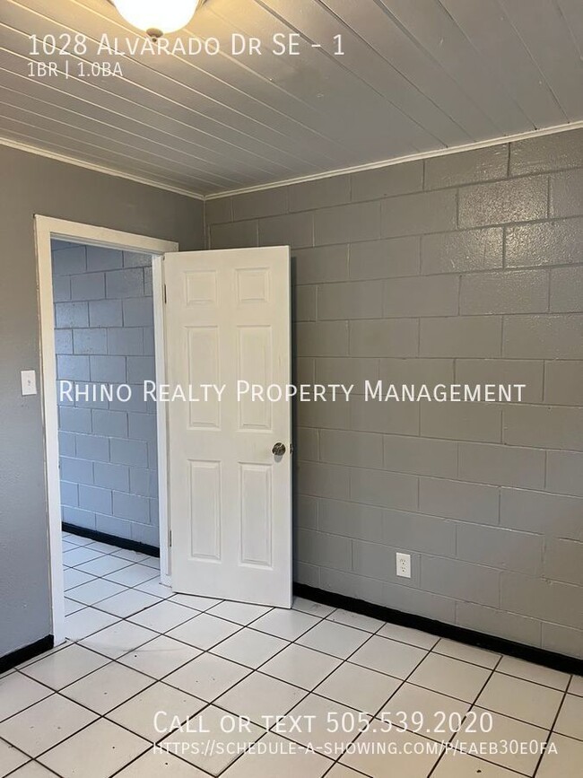 Building Photo - 1st Month Rent Free! Remodeled 1 Bedroom, ...