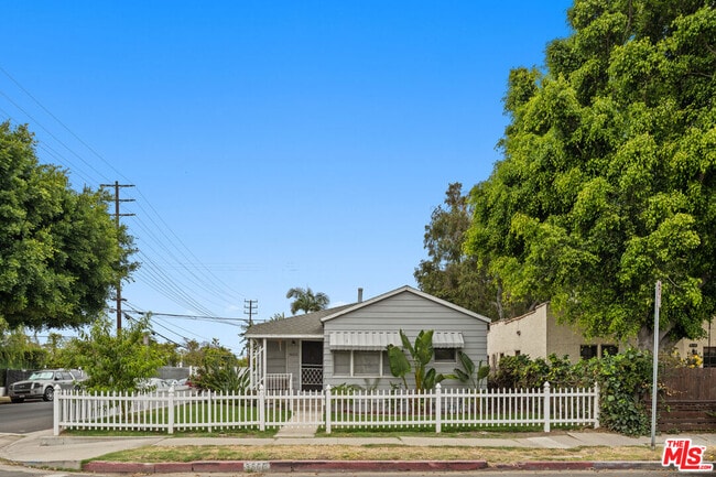 Building Photo - 3600 Kelton Ave