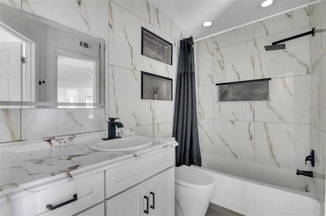Building Photo - 413 Fountainhead Cir