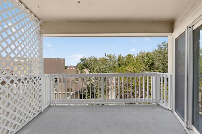 Building Photo - 2450 Wickersham Ln