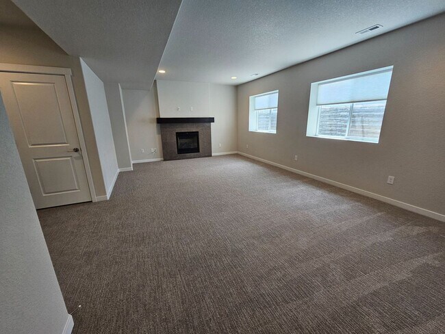 Building Photo - 1853 Clayhouse Dr