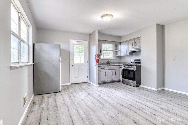 Building Photo - 204 Wilton Ave