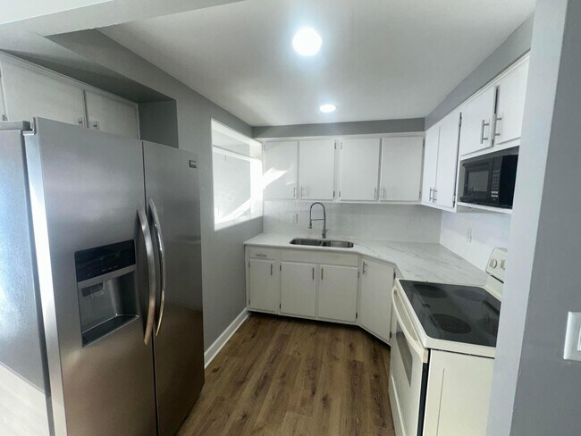 Building Photo - 3535 Paris Blvd