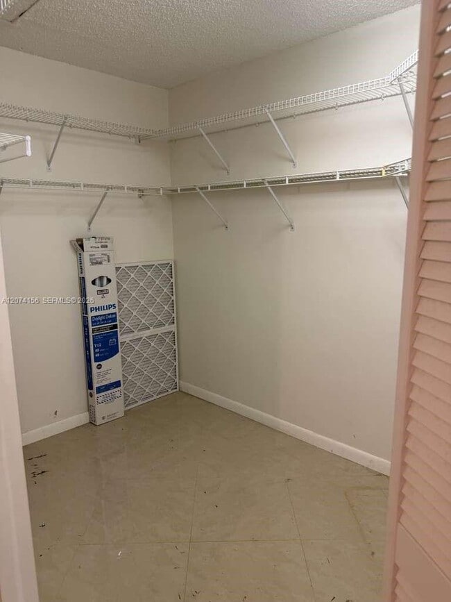 Building Photo - 1600 SW 127th Way