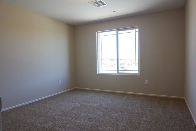 Building Photo - Brand New Gated 4-Bed, 3-Bath Townhome wit...
