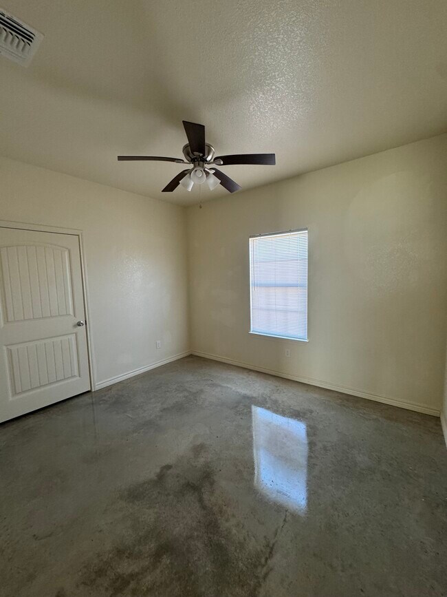 Building Photo - 143 Carley Ct