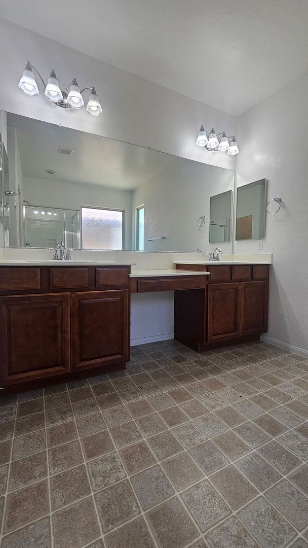 Building Photo - Spacious 4 Bedroom Home with Open Layout & Stunning Backyard