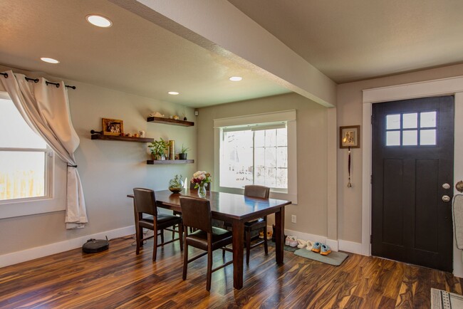 Building Photo - Stunning Remodeled Downtown Craftsman 3BD ...