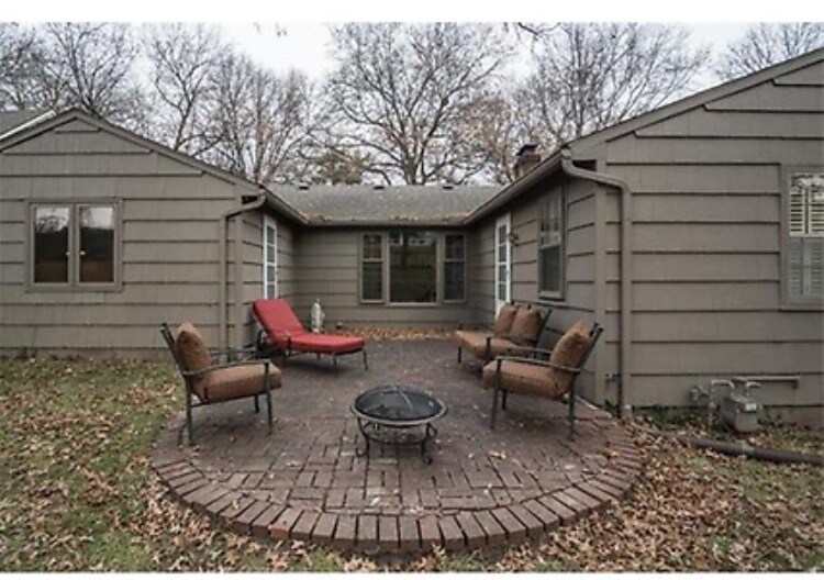 Building Photo - 2711 W 71st Terrace