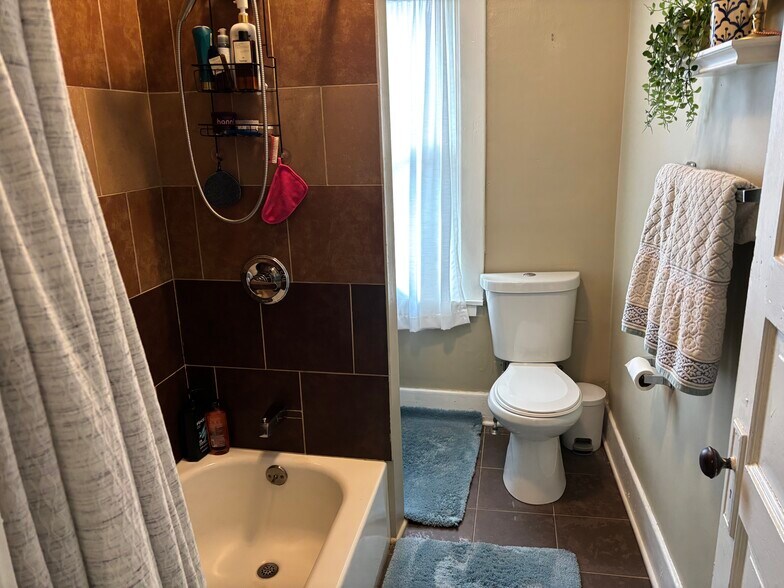 Building Photo - 309 Penn St