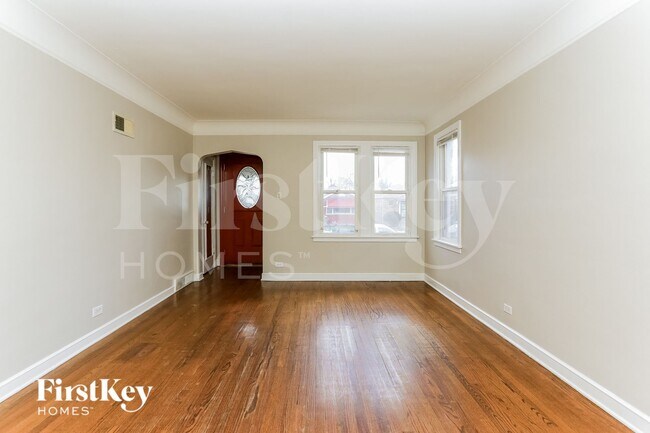 Building Photo - 8106 S Maplewood Ave