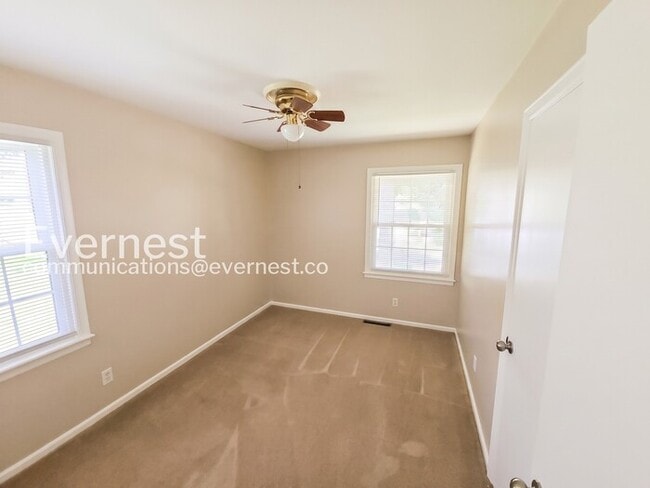 Building Photo - 3 Bed/2 Bath Home with Fenced Yard & Garage / Coming Soon!