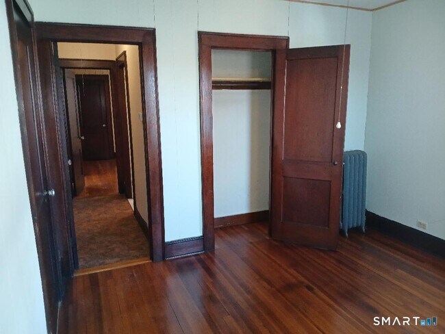 Building Photo - 652 High St