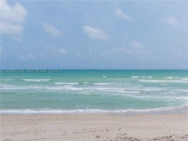 Building Photo - 3140 S Ocean Dr