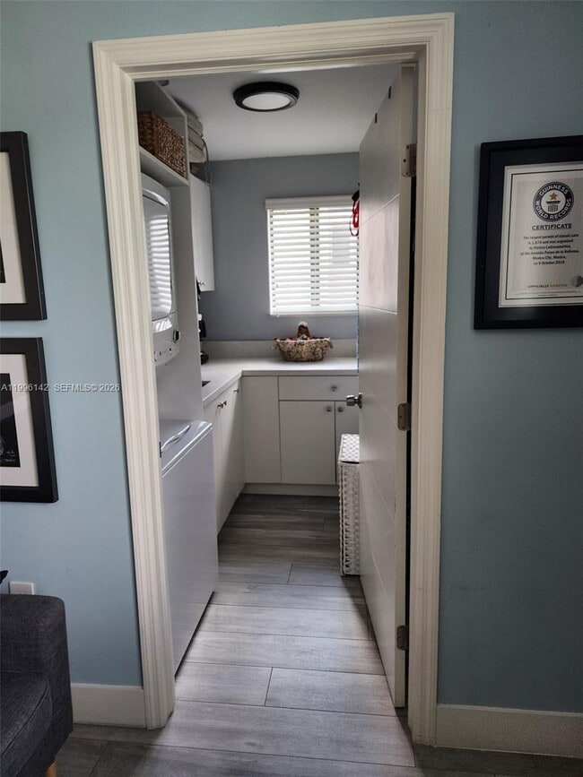 Building Photo - 1411 SW 66th Ave