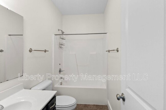 Building Photo - 146 Trenton Pl