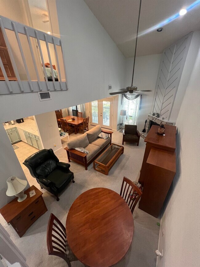 Building Photo - 307 Crestview
