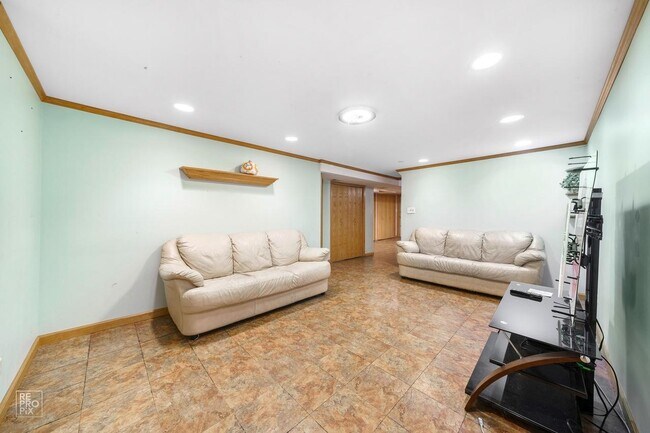 Building Photo - 5022 S Laporte Ave