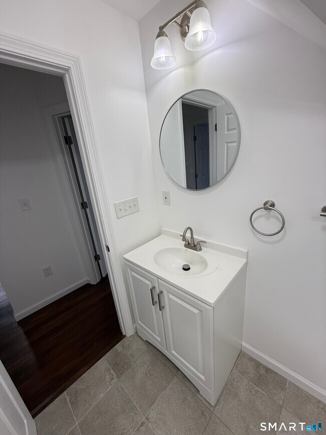 Building Photo - 10 Cross St