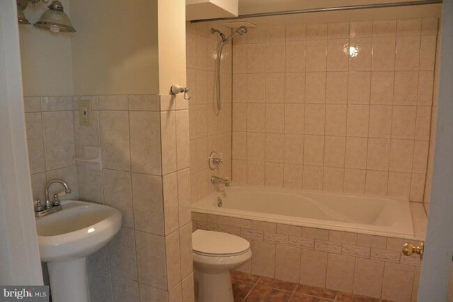Building Photo - 3720 Terrace Dr