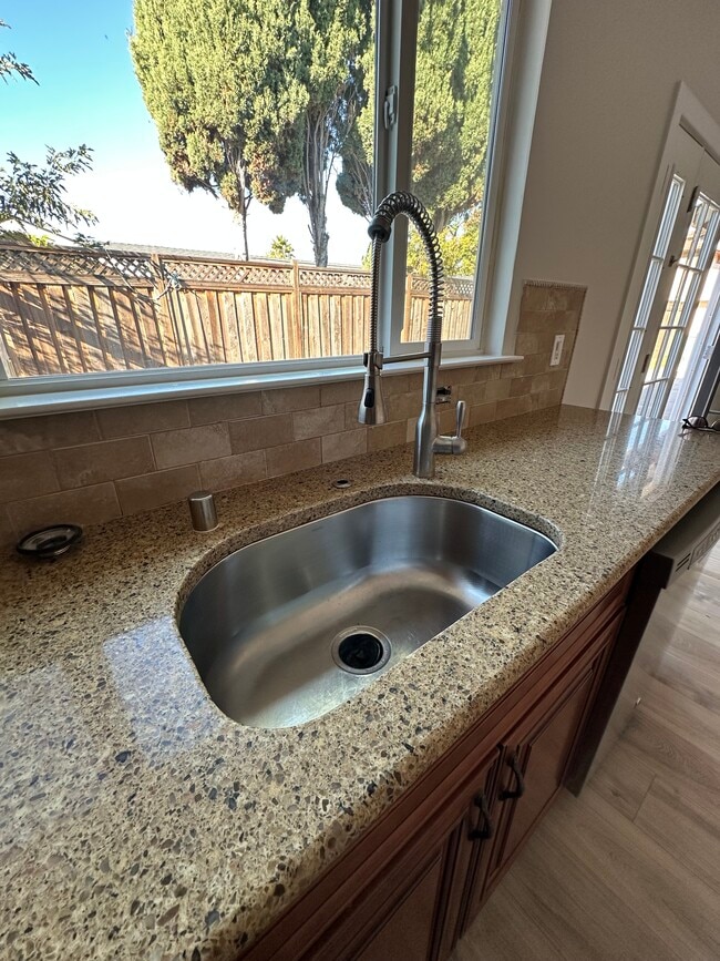 Building Photo - 4231 Davis St