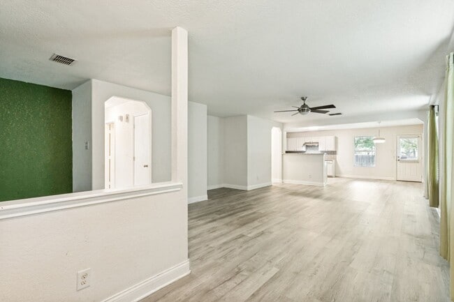 Building Photo - BEAUTIFUL SINGLE STORY HOME IN RETAMA SPRINGS