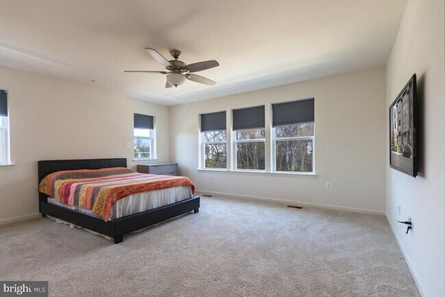 Building Photo - 9920 -B Sir Barton Wy