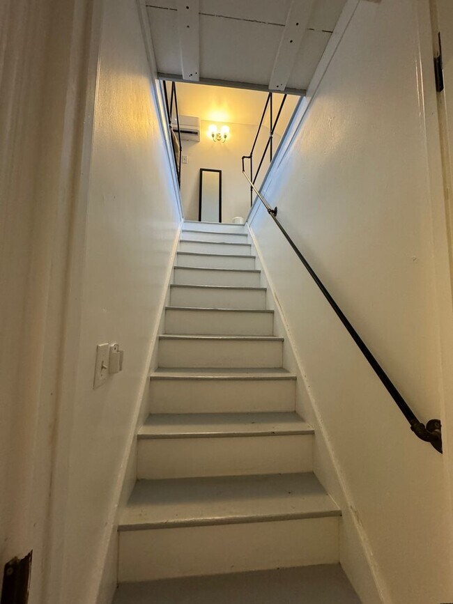 Building Photo - Coming soon! Stylish 3 Bedroom 1.5 Bathroo...