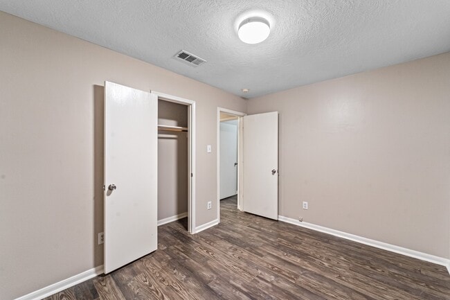 Building Photo - 6827 Highwind Bend Ln