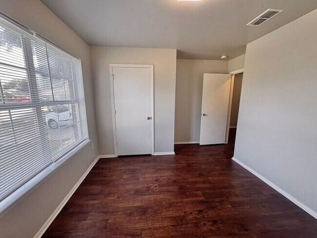 Building Photo - Available Now! Charming and Contemporary 3...