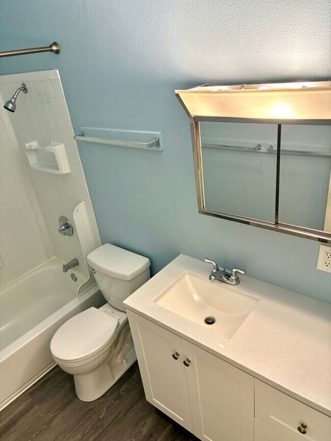 Building Photo - 2 Week Off First Months Rent!!! Recently Upgraded 2 Bedroom Apt Near Horsetooth!