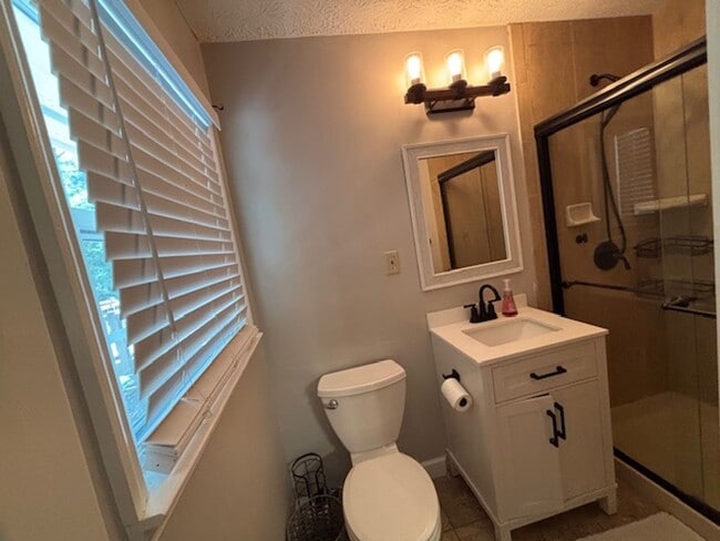 Building Photo - Beautifully Renovated 3-Bedroom, 2-Bath Ranch Home on Full Basement!