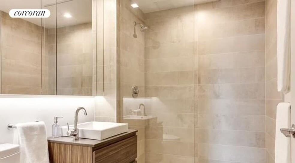 Building Photo - 595 Baltic St