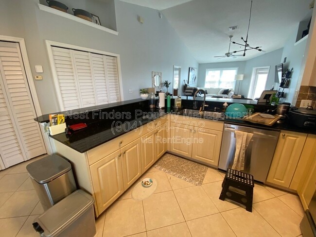 Building Photo - 1412 1st St N