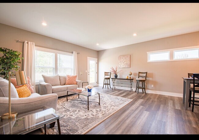 Building Photo - 110 Percy Dr