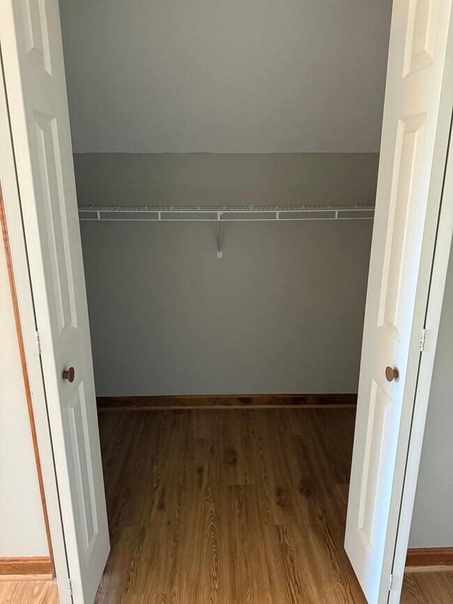 Building Photo - 1560 Buttercup Dr