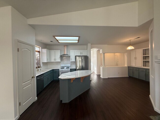 Building Photo - Spacious 4-Bedroom Corner Home MOVE IN SPECIAL